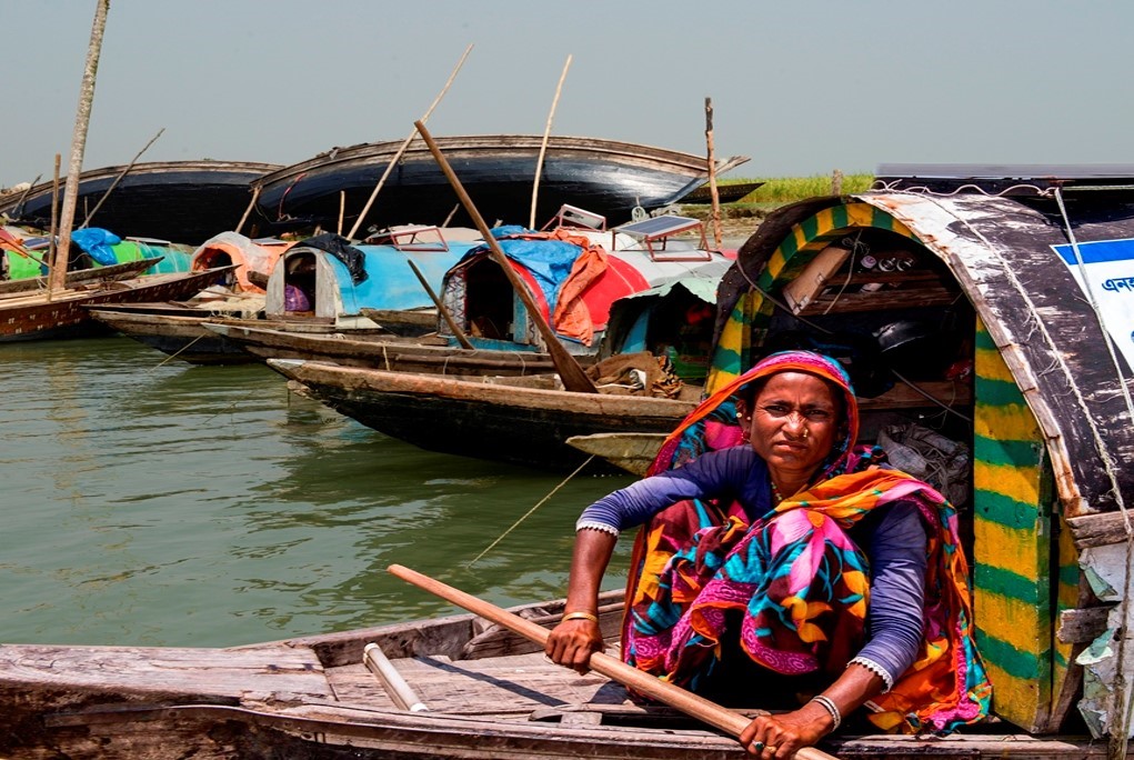 Renewable energy-powered supply chains may include solar-powered aquaculture aeration systems, solar-powered storage facilities, solar-powered tracking devices and solar panels on fishing vessels